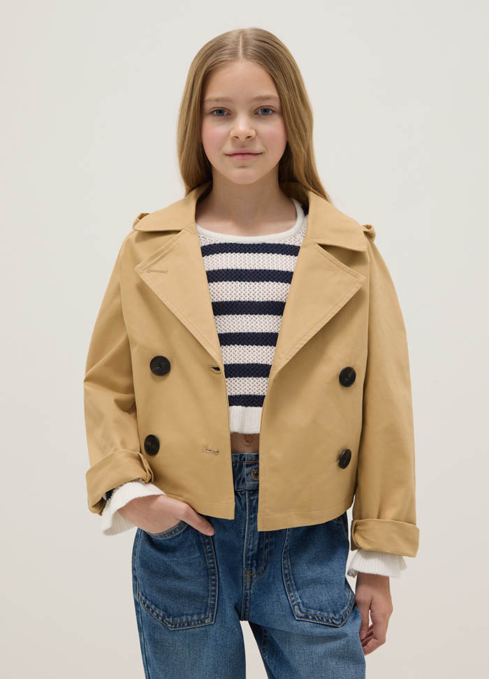 Kratki mantill klasičnog kroja