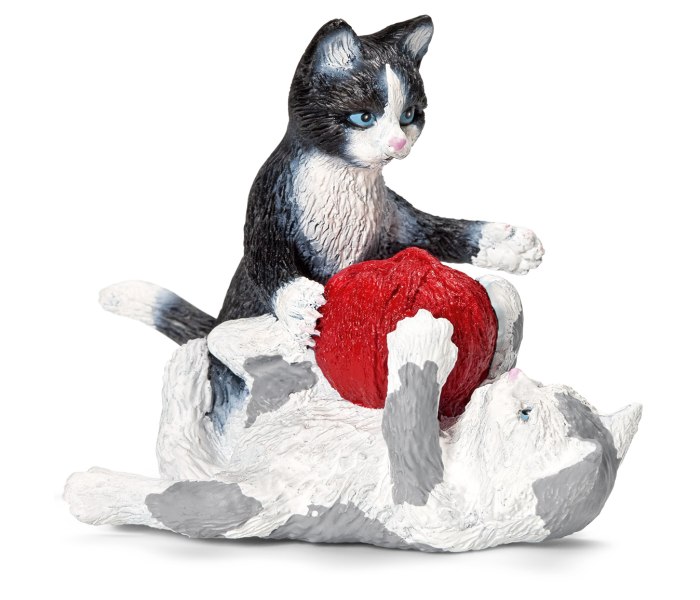 Macici se igraju sa klupkom