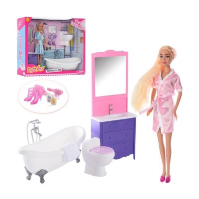 igračka lutka Defa Lucy u kupatilu