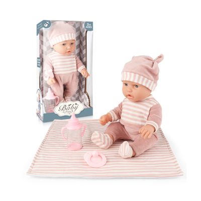 Igračka lutka na pikniku